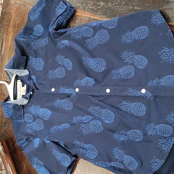 GUC L.O.G.G. Blue Pineapple Shirt 10/11 - Picture 1 of 4